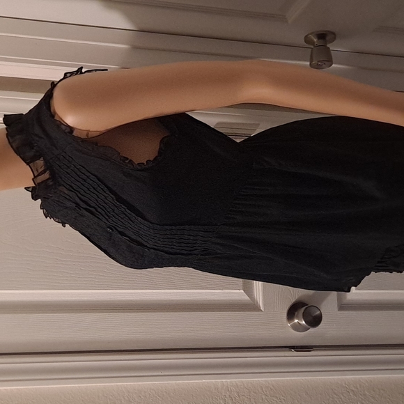 Converse One Star Black Sleeveless Blouse with Ruffles Small - Picture 7 of 10